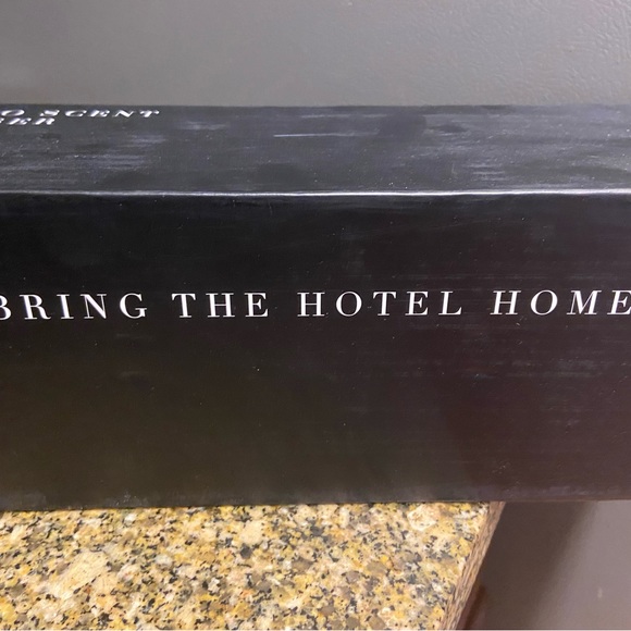 Hotel Collection Diffuser With 3 Used Fragrance Oils - Picture 5 of 8